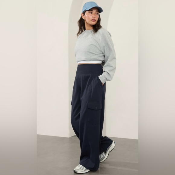 NWOT-Athleta Navy Venice Cargo Wide Leg Pant, Small - Picture 4 of 12